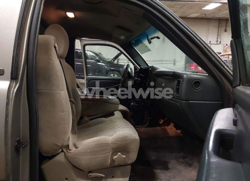 Photo 5 of 2000 Chevrolet Silverado 1500 (VIN 1GCEC14V9YE408018)