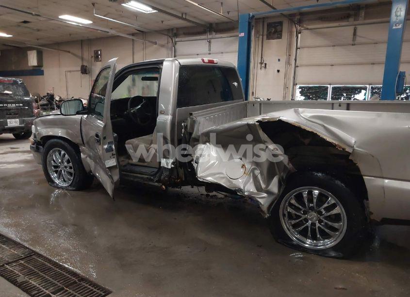 Photo 6 of 2000 Chevrolet Silverado 1500 (VIN 1GCEC14V9YE408018)