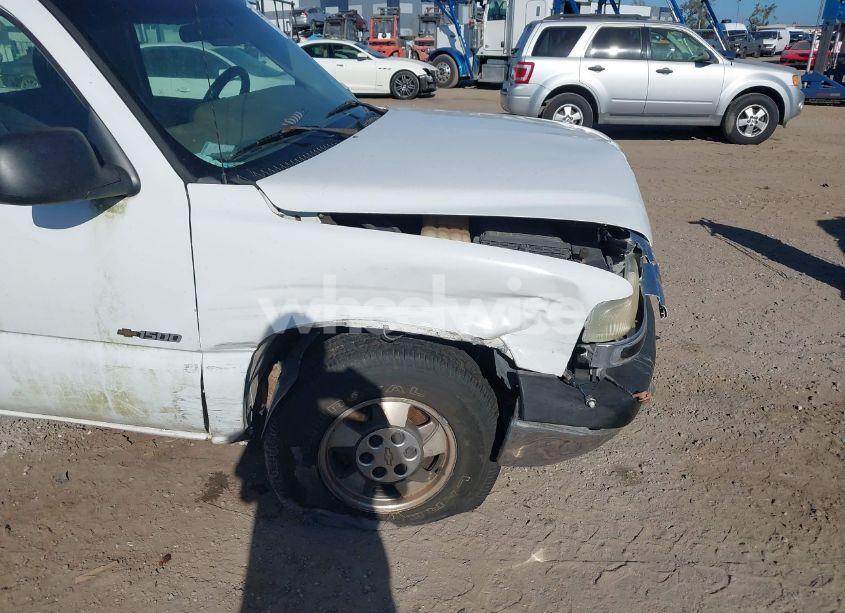 Photo 13 of 2002 Chevrolet Silverado 1500 (VIN 1GCEC14VX2Z235786)