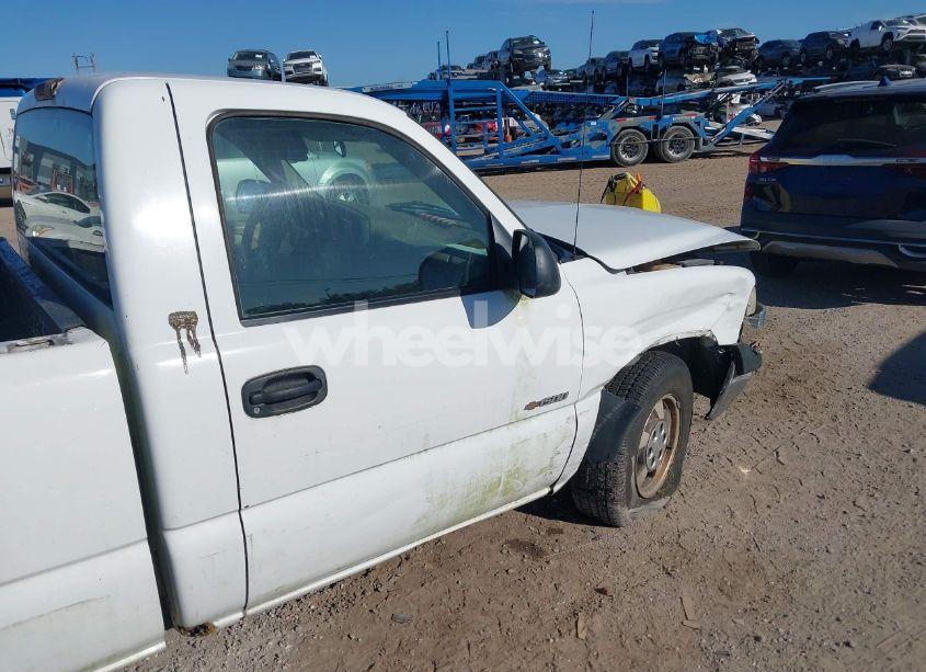 Photo 14 of 2002 Chevrolet Silverado 1500 (VIN 1GCEC14VX2Z235786)