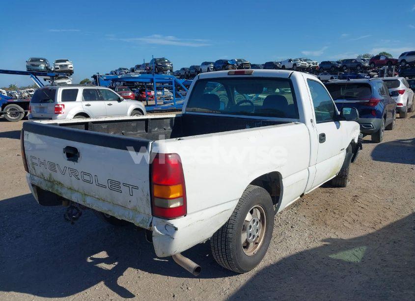 Photo 4 of 2002 Chevrolet Silverado 1500 (VIN 1GCEC14VX2Z235786)