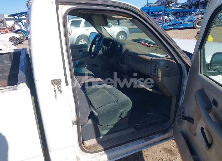 Photo 5 of 2002 Chevrolet Silverado 1500 (VIN 1GCEC14VX2Z235786)