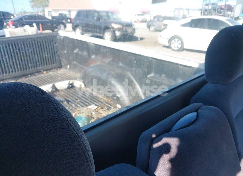 Photo 8 of 2002 Chevrolet Silverado 1500 (VIN 1GCEC14VX2Z235786)