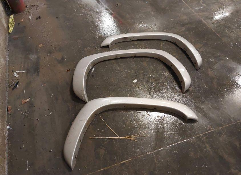 Photo 12 of 2000 Chevrolet Silverado 1500 (VIN 1GCEC14VXYE189781)