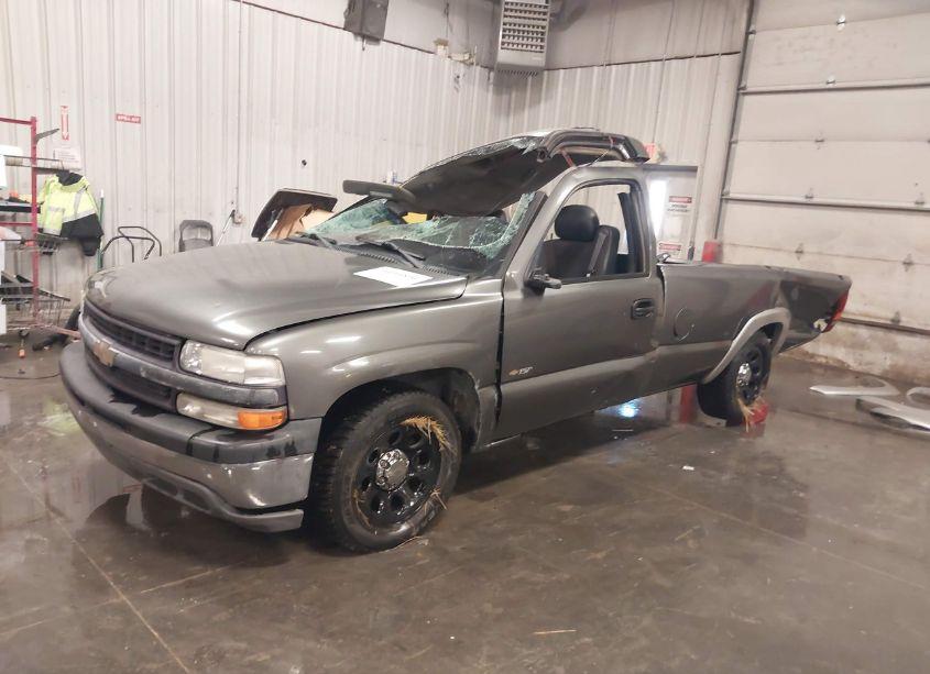 Photo 2 of 2000 Chevrolet Silverado 1500 (VIN 1GCEC14VXYE189781)