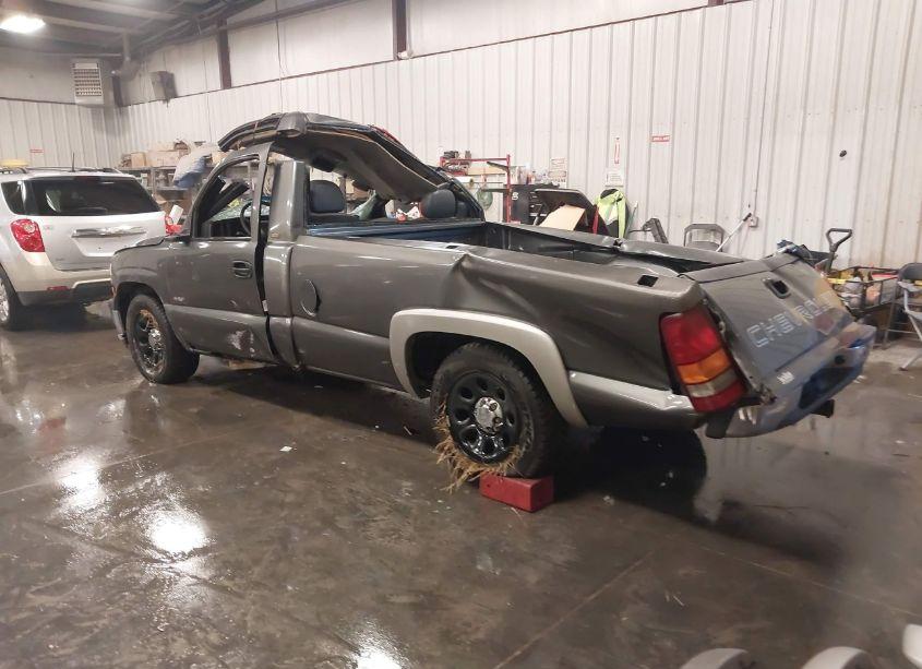 Photo 3 of 2000 Chevrolet Silverado 1500 (VIN 1GCEC14VXYE189781)