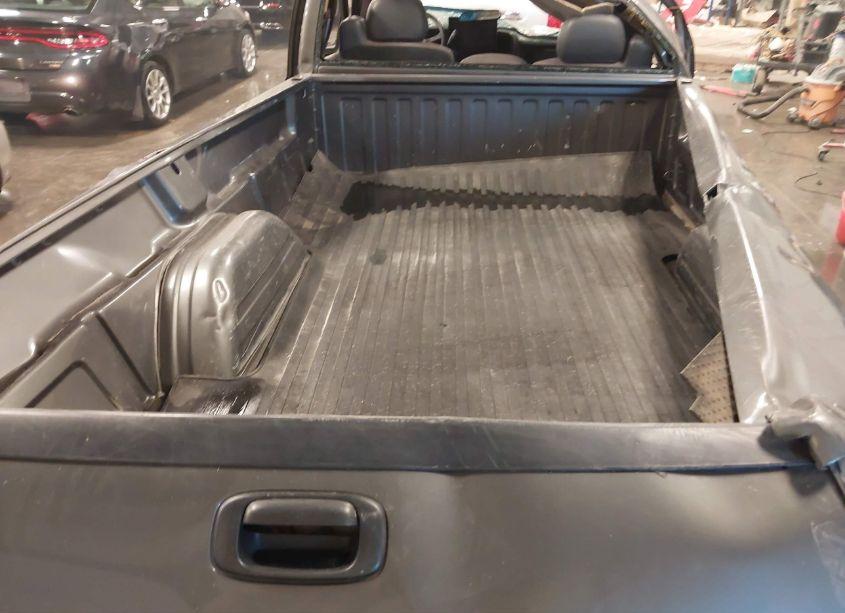 Photo 8 of 2000 Chevrolet Silverado 1500 (VIN 1GCEC14VXYE189781)