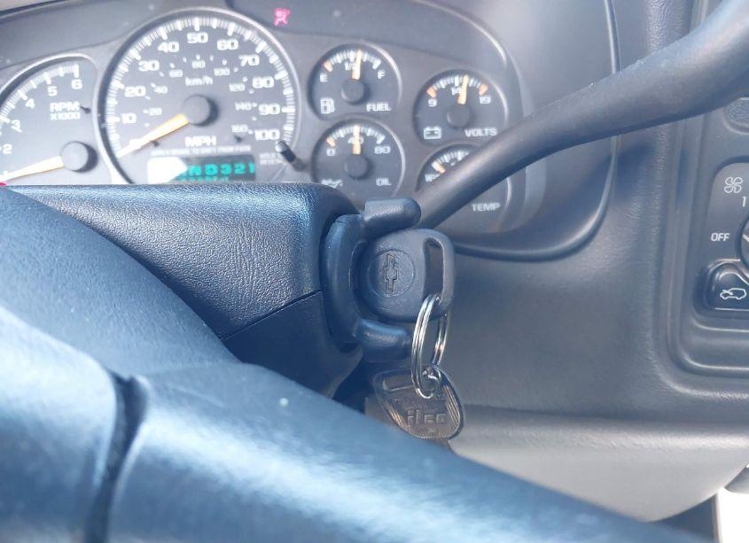 Photo 11 of 2000 Chevrolet Silverado 1500 (VIN 1GCEC14VXYZ355645)