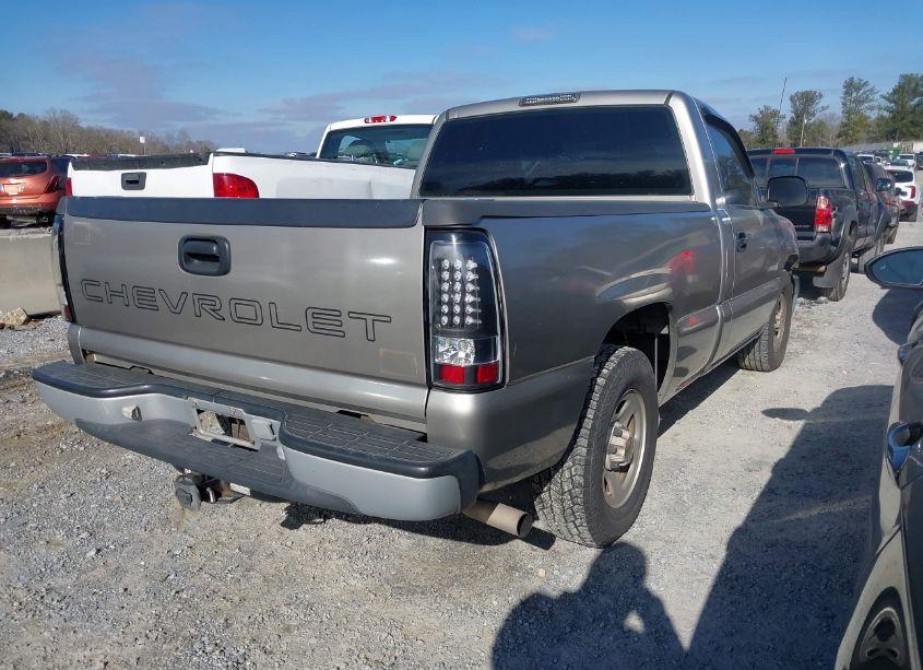 Photo 4 of 2000 Chevrolet Silverado 1500 (VIN 1GCEC14VXYZ355645)