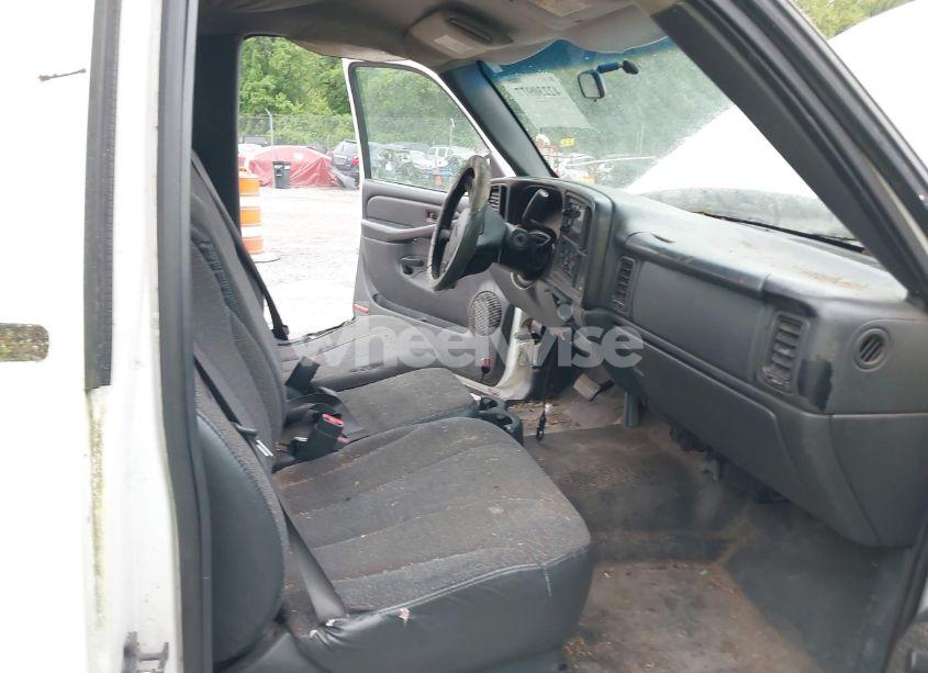 Photo 5 of 2002 Chevrolet Silverado 1500 (VIN 1GCEC14W02Z173601)