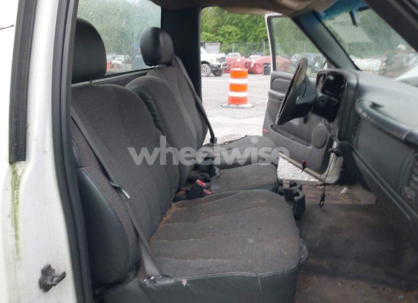 Photo 8 of 2002 Chevrolet Silverado 1500 (VIN 1GCEC14W02Z173601)