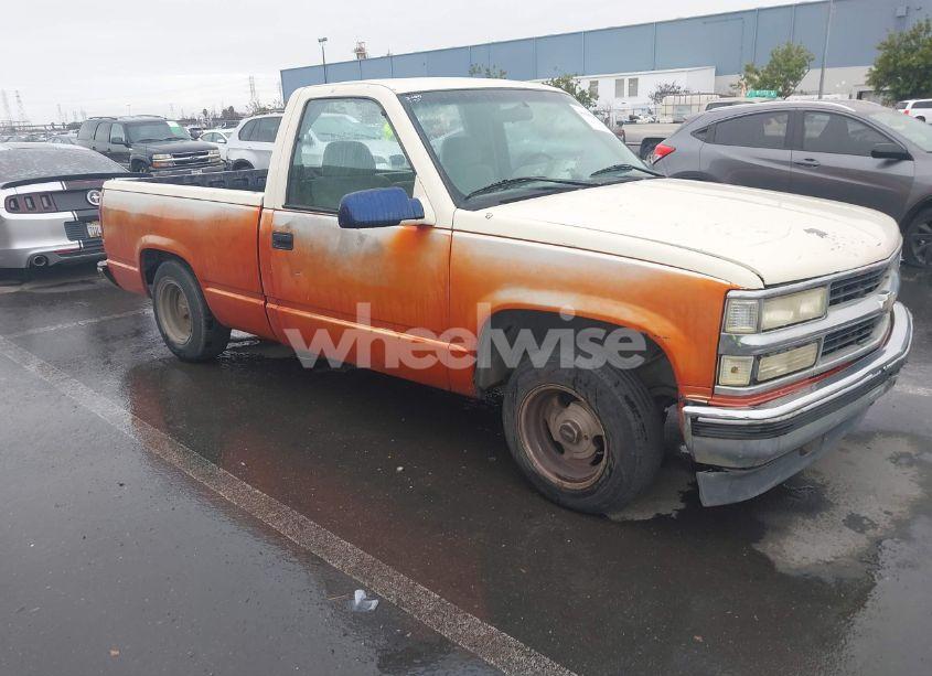 1996 Chevrolet Gmt-400 C1500 (VIN 1GCEC14W0TZ218067) main photo