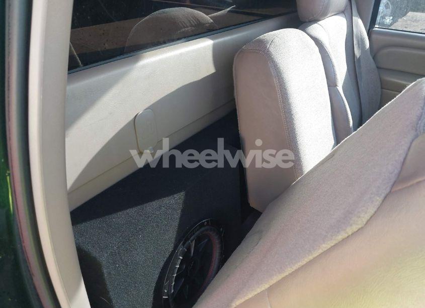 Photo 8 of 2002 Chevrolet Silverado 1500 (VIN 1GCEC14W12Z159349)