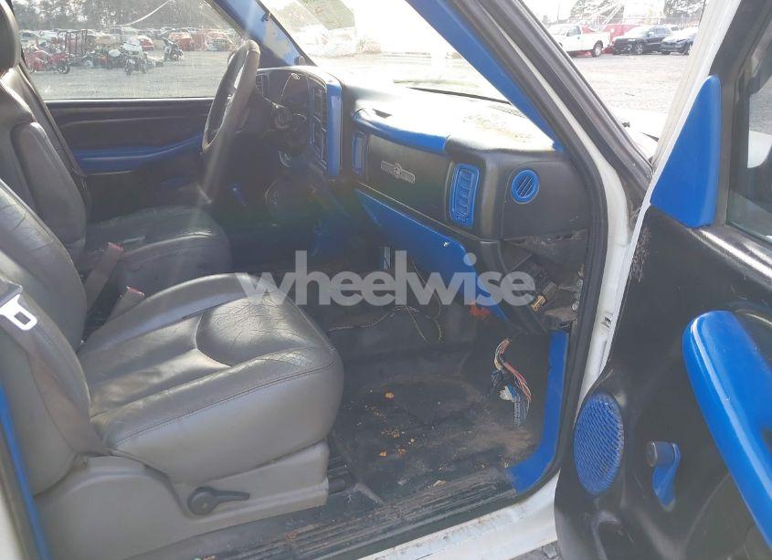 Photo 5 of 1999 Chevrolet Silverado 1500 (VIN 1GCEC14W1XZ129128)