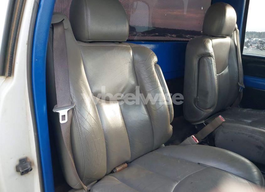 Photo 8 of 1999 Chevrolet Silverado 1500 (VIN 1GCEC14W1XZ129128)