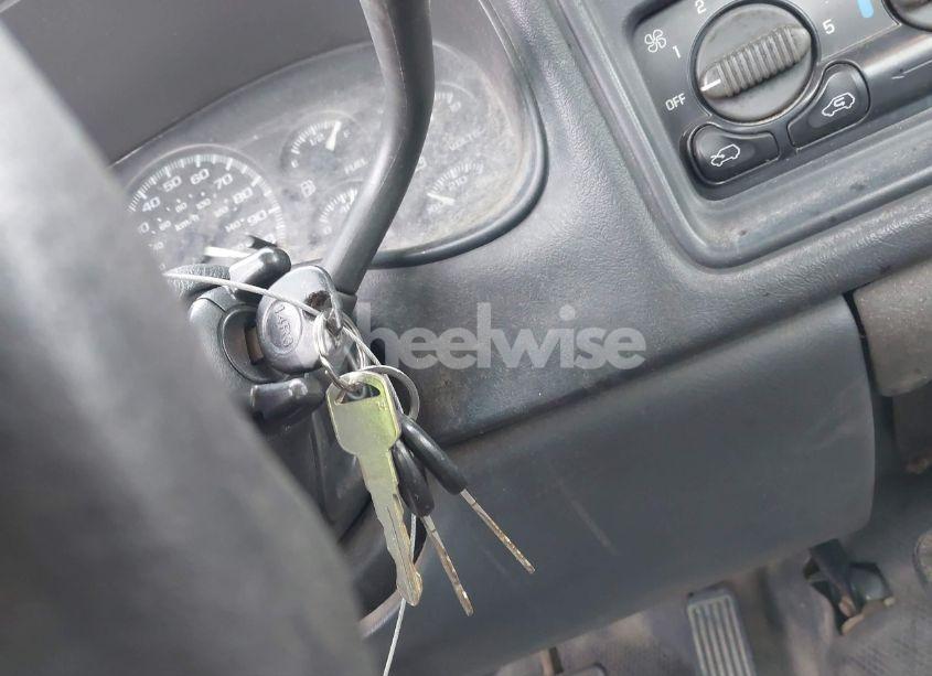 Photo 11 of 2000 Chevrolet Silverado 1500 (VIN 1GCEC14W1YZ219817)