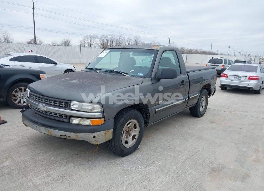 Photo 2 of 2000 Chevrolet Silverado 1500 (VIN 1GCEC14W1YZ219817)