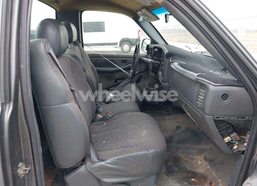 Photo 5 of 2000 Chevrolet Silverado 1500 (VIN 1GCEC14W1YZ219817)