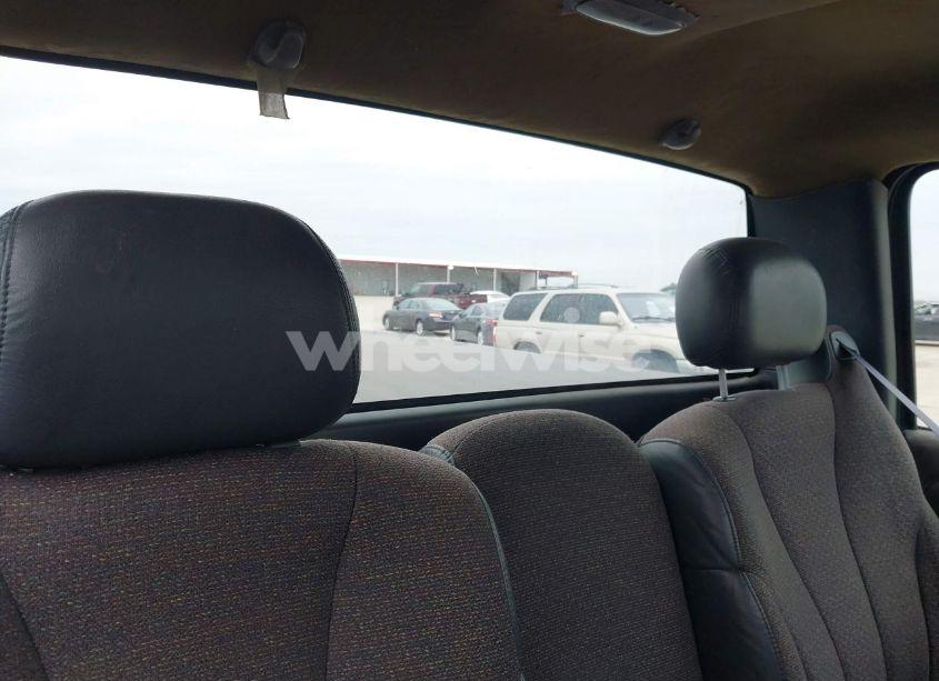 Photo 8 of 2000 Chevrolet Silverado 1500 (VIN 1GCEC14W1YZ219817)