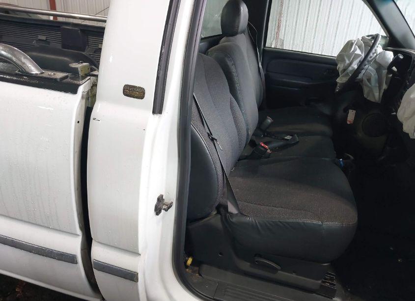 Photo 8 of 2001 Chevrolet Silverado 1500 (VIN 1GCEC14W21Z266716)