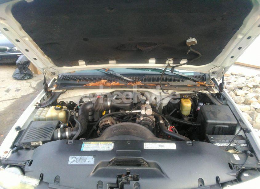 Photo 10 of 2000 Chevrolet Silverado 1500 (VIN 1GCEC14W2YE176211)