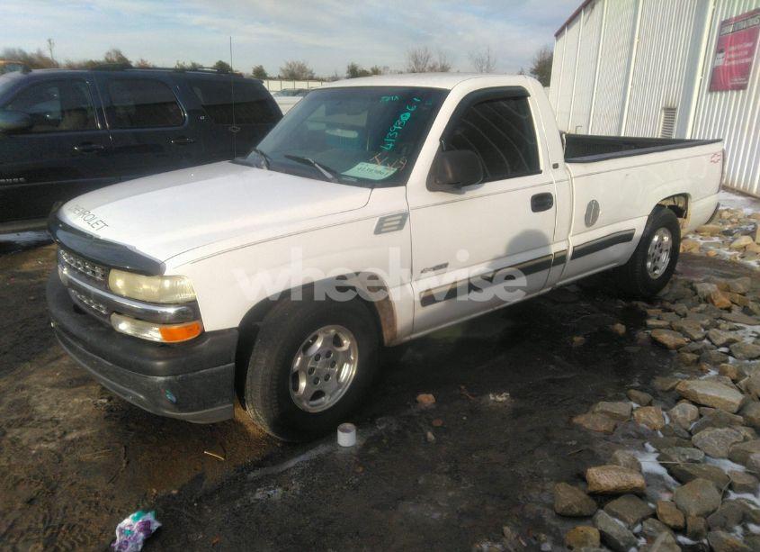 Photo 2 of 2000 Chevrolet Silverado 1500 (VIN 1GCEC14W2YE176211)