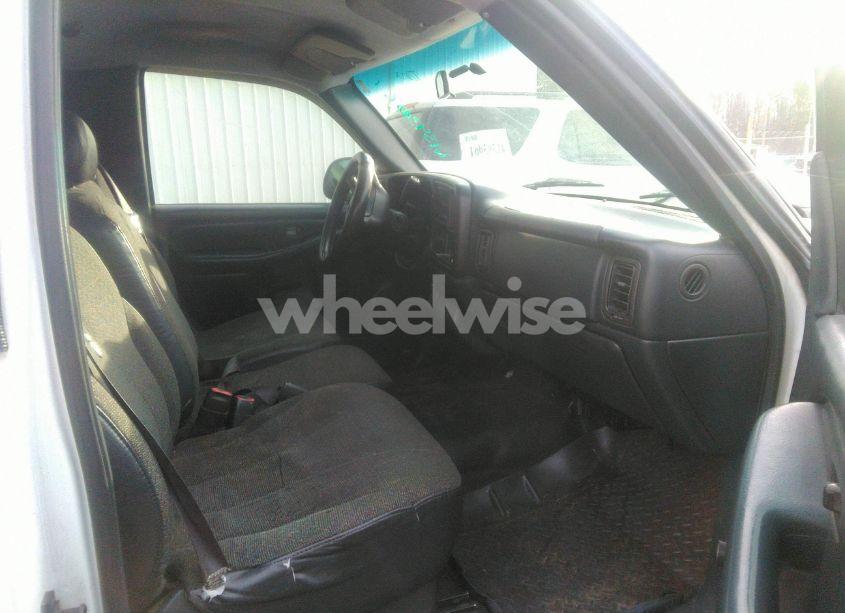 Photo 5 of 2000 Chevrolet Silverado 1500 (VIN 1GCEC14W2YE176211)