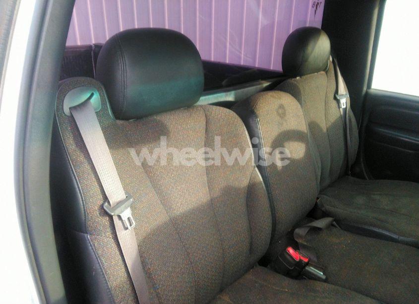 Photo 8 of 2000 Chevrolet Silverado 1500 (VIN 1GCEC14W2YE176211)