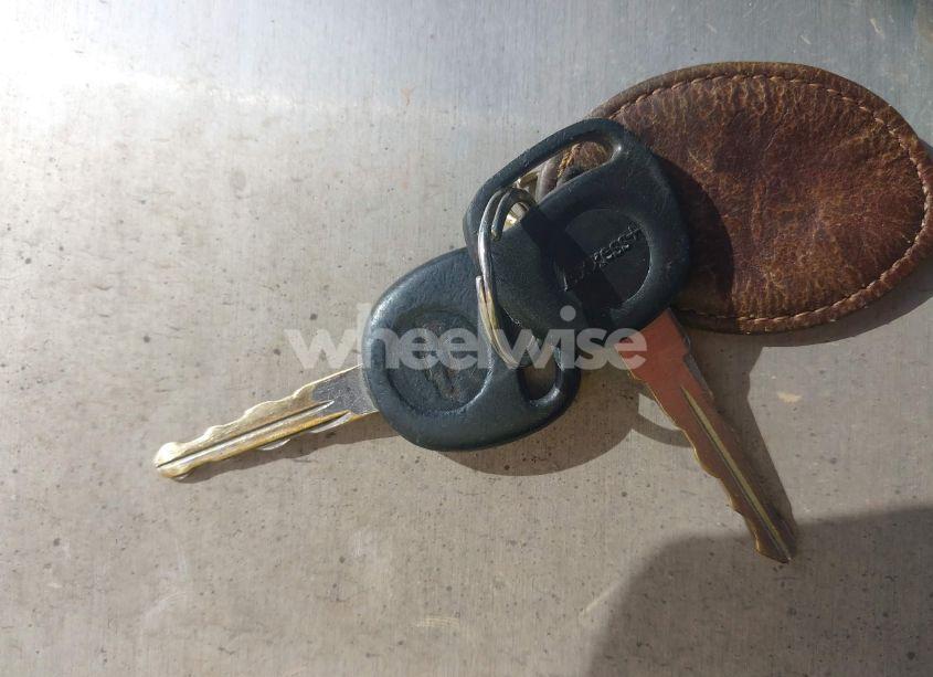 Photo 11 of 2000 Chevrolet Silverado 1500 (VIN 1GCEC14W2YZ179649)