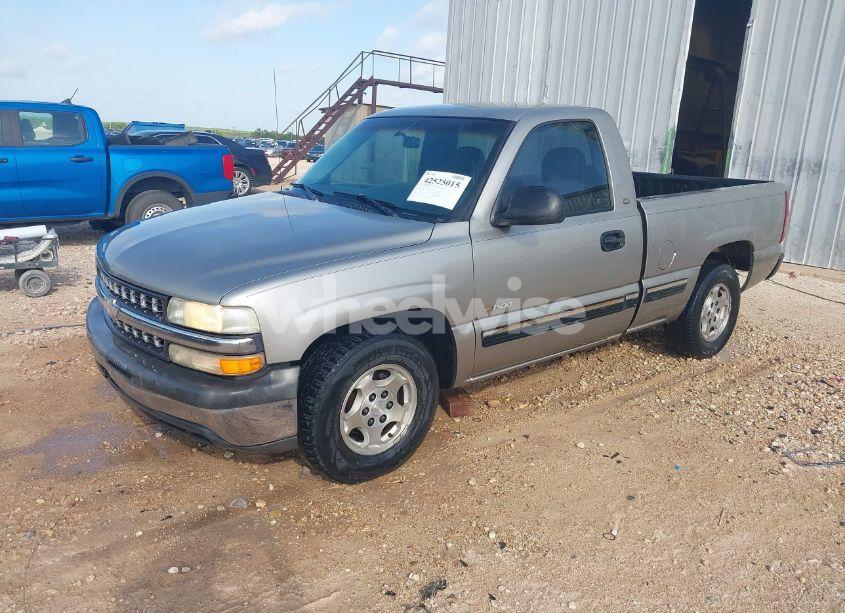 Photo 2 of 2000 Chevrolet Silverado 1500 (VIN 1GCEC14W2YZ179649)