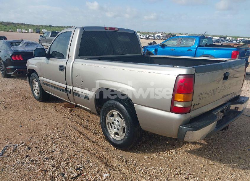 Photo 3 of 2000 Chevrolet Silverado 1500 (VIN 1GCEC14W2YZ179649)