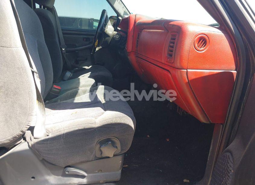 Photo 5 of 2002 Chevrolet Silverado 1500 (VIN 1GCEC14W32Z105146)