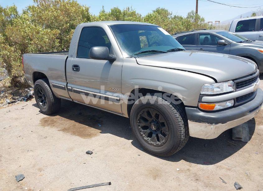 2002 Chevrolet Silverado 1500 (VIN 1GCEC14W32Z293134) main photo