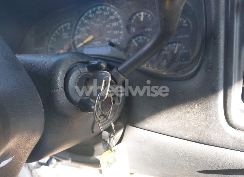 Photo 11 of 2001 Chevrolet Silverado 1500 (VIN 1GCEC14W41Z106496)