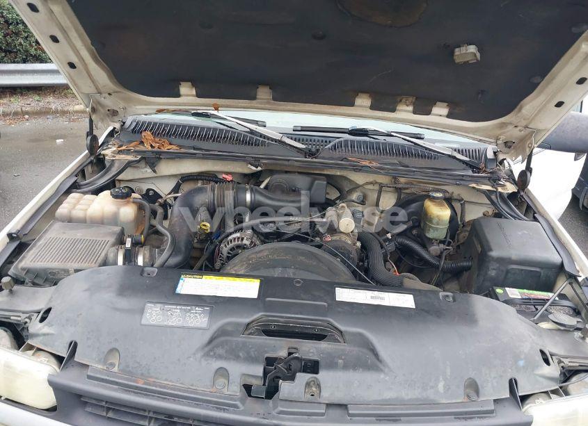 Photo 10 of 1999 Chevrolet Silverado 1500 (VIN 1GCEC14W4XE137604)