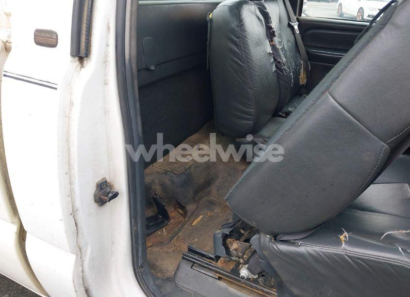 Photo 8 of 1999 Chevrolet Silverado 1500 (VIN 1GCEC14W4XE137604)