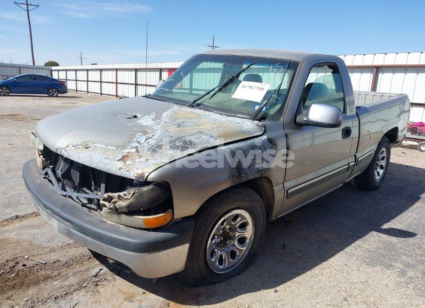 Photo 2 of 2000 Chevrolet Silverado 1500 (VIN 1GCEC14W4YZ141940)