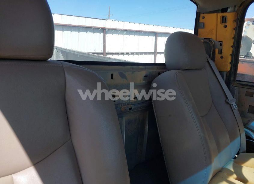 Photo 8 of 2000 Chevrolet Silverado 1500 (VIN 1GCEC14W4YZ141940)