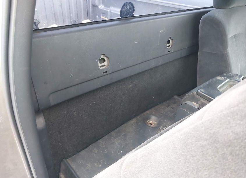 Photo 8 of 2000 Chevrolet Silverado 1500 (VIN 1GCEC14W4YZ226907)