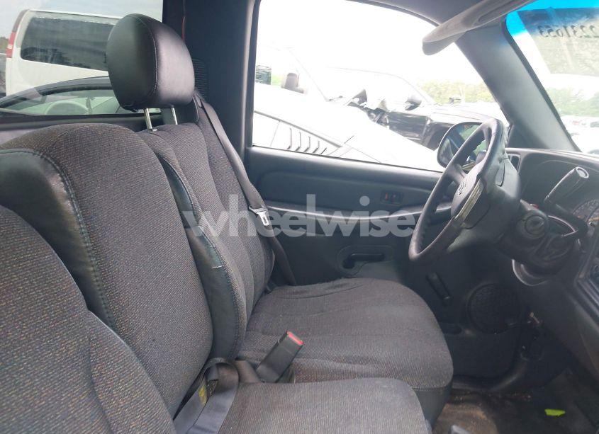 Photo 8 of 2002 Chevrolet Silverado 1500 (VIN 1GCEC14W52Z176512)