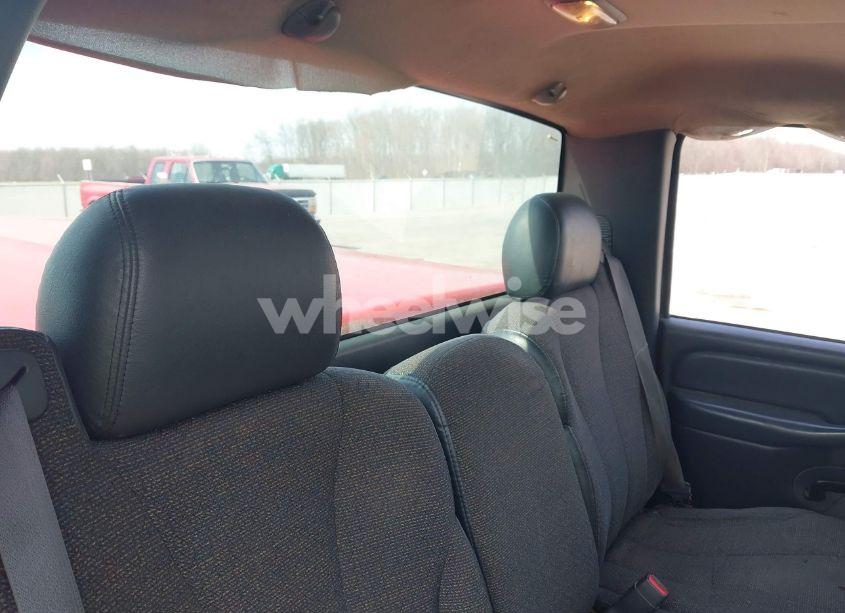 Photo 8 of 2002 Chevrolet Silverado 1500 (VIN 1GCEC14W52Z226468)