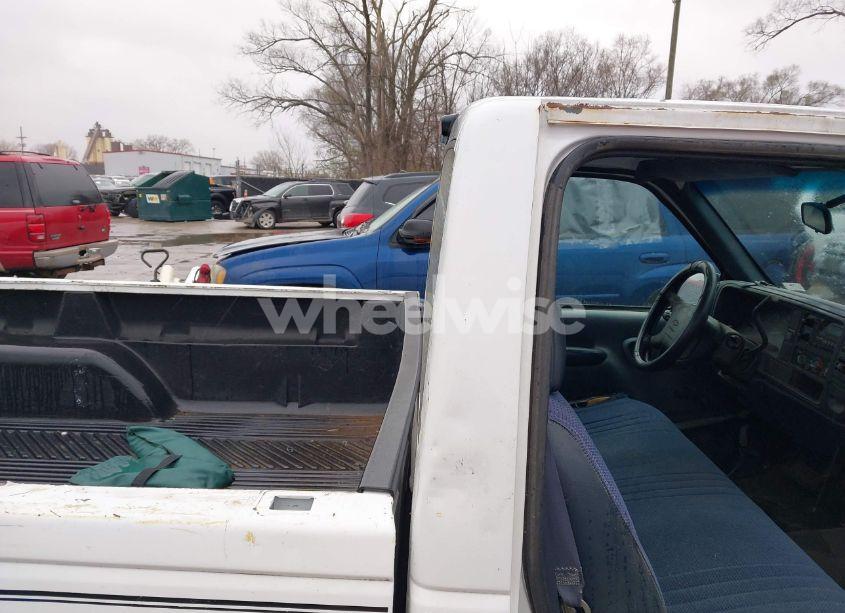 Photo 8 of 1996 Chevrolet Gmt-400 C1500 (VIN 1GCEC14W5TZ129854)