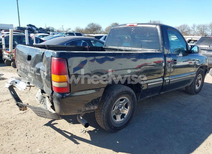 Photo 4 of 2000 Chevrolet Silverado 1500 (VIN 1GCEC14W5YZ259737)