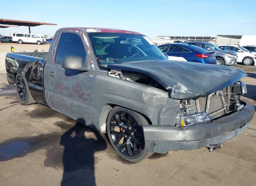 2000 Chevrolet Silverado 1500 (VIN 1GCEC14W5YZ354931) main photo