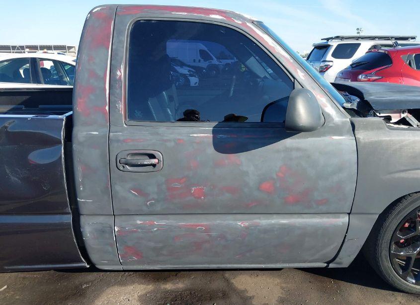 Photo 14 of 2000 Chevrolet Silverado 1500 (VIN 1GCEC14W5YZ354931)