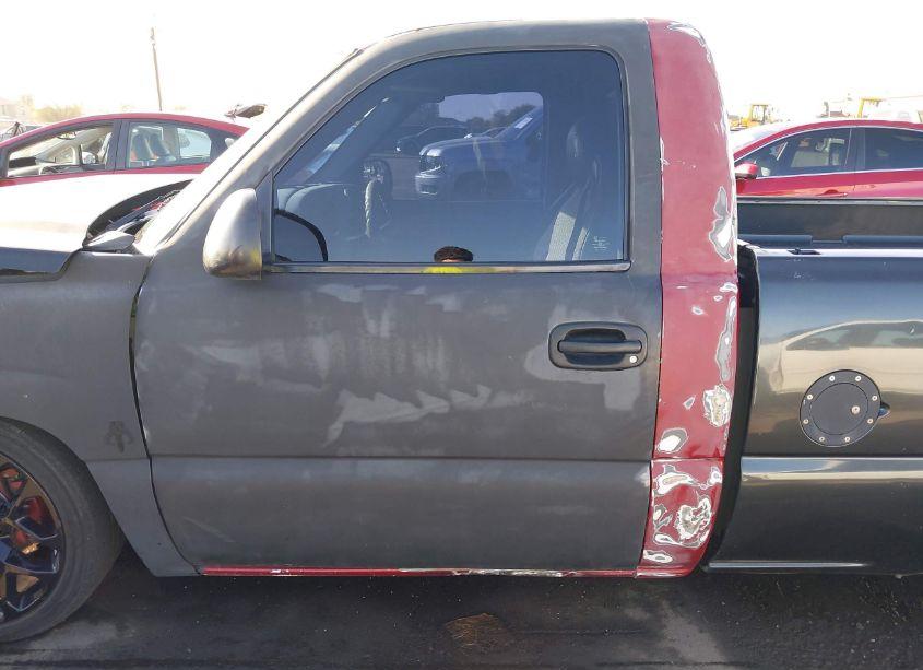 Photo 15 of 2000 Chevrolet Silverado 1500 (VIN 1GCEC14W5YZ354931)