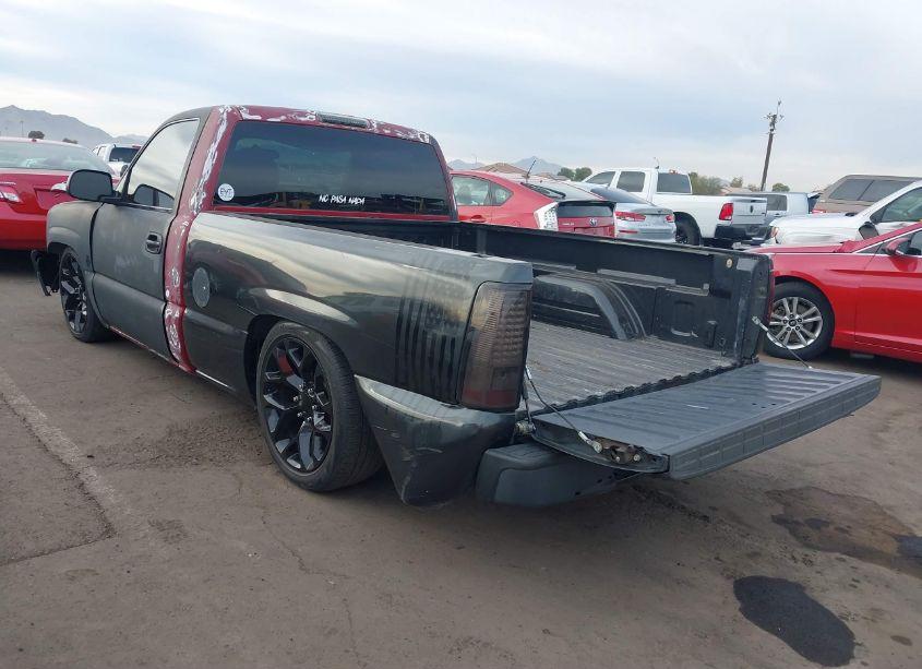 Photo 3 of 2000 Chevrolet Silverado 1500 (VIN 1GCEC14W5YZ354931)