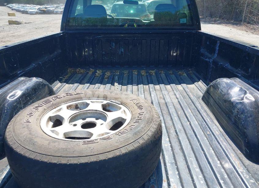 Photo 8 of 2002 Chevrolet Silverado 1500 (VIN 1GCEC14W72Z175006)