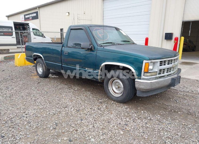 1998 Chevrolet C1500 FLEETSIDE W/T (VIN 1GCEC14W7WZ119055) main photo