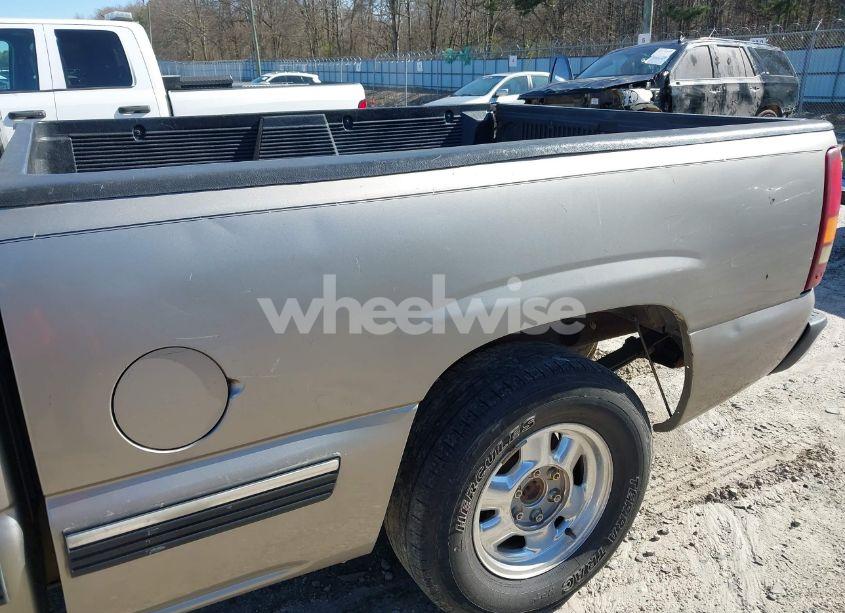 Photo 13 of 1999 Chevrolet Silverado 1500 (VIN 1GCEC14W8XZ104775)